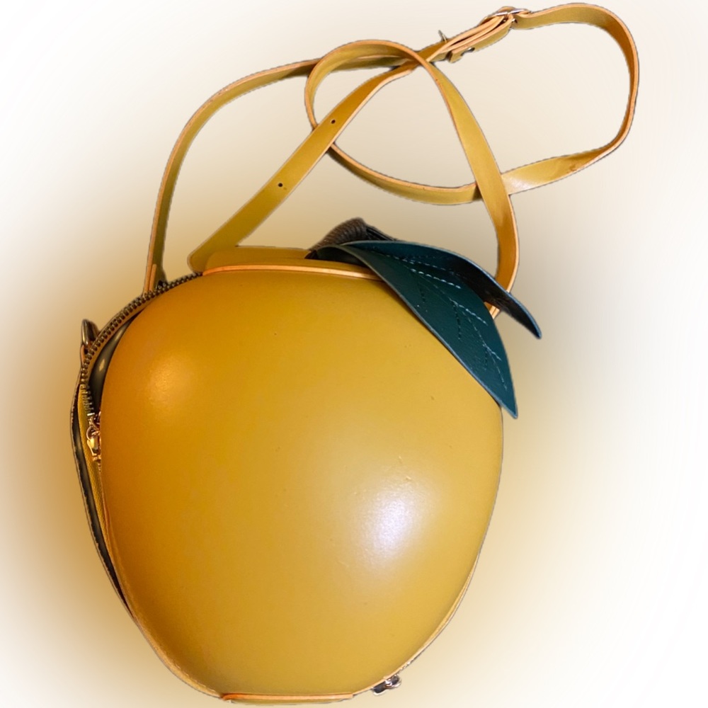 Novelty handbag not really for sure if it’s a lemon or an apple super cute